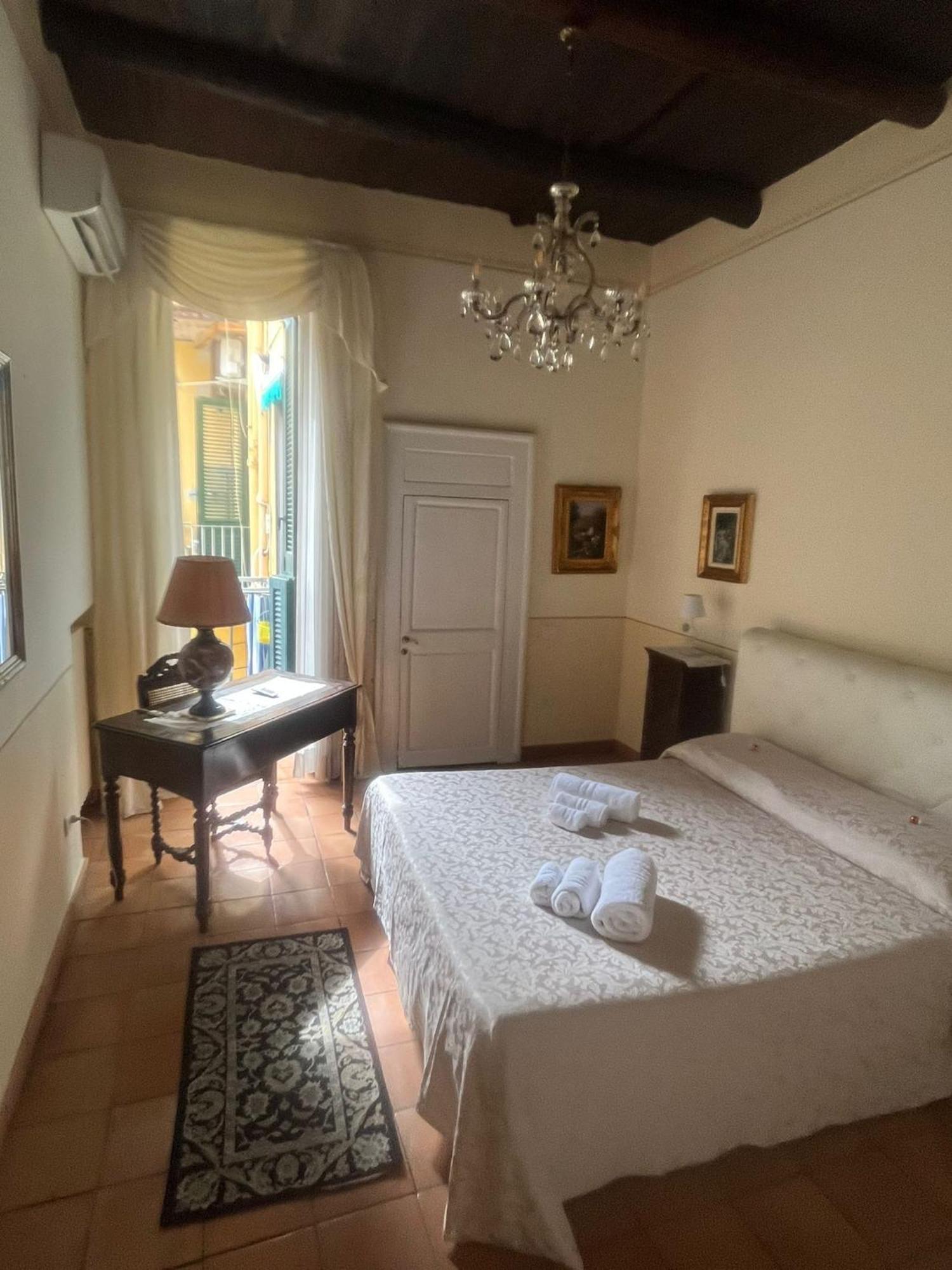 Maison Barriera - Luxury Suites - Salerno City Center Luaran gambar